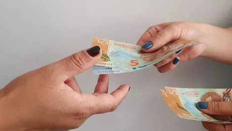 NZ dollar heads for 0.9% fall as US jobs report looms