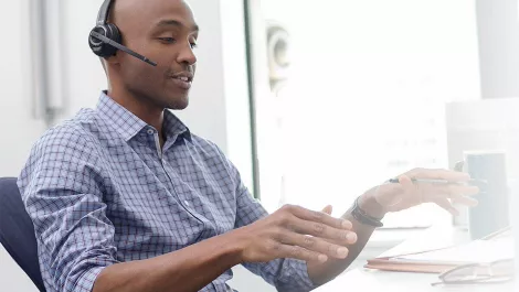 Savi 8200 man taking ddcall