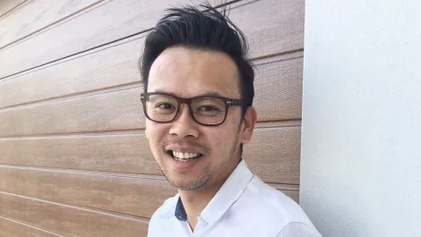 Andy hung headshot 2