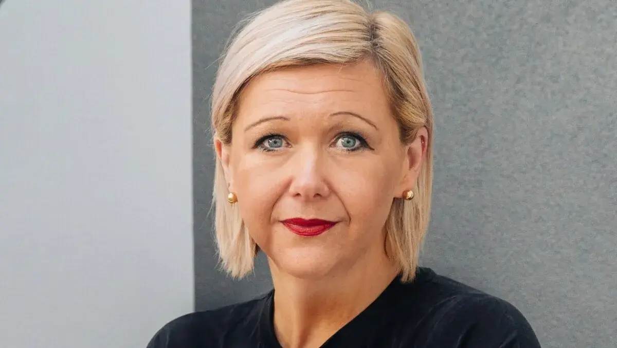 Steph headshot resized(2)