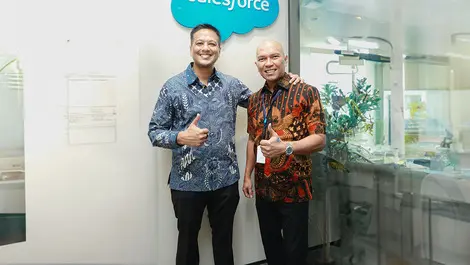 2    names l r  iman muhammad  regional vice president and country director  salesforce indonesia  sujith abraham  senior vice president and general manager  salesforce asean